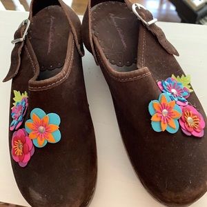 Hanna Andersson Brown Suede Flower Clogs 37 US 4.5-5